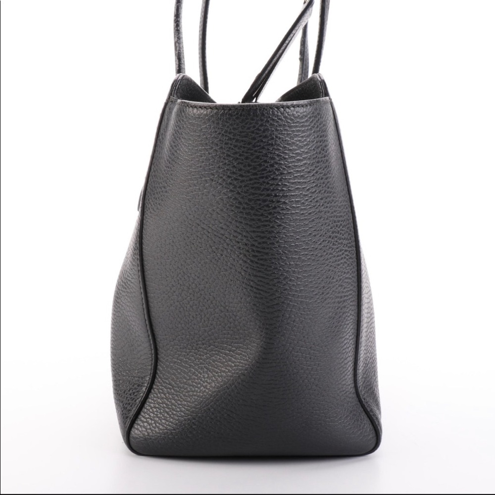 Gucci Shopper Swing Tote Medium in Black Pebble Grain Calfskin - Picture 2 of 11